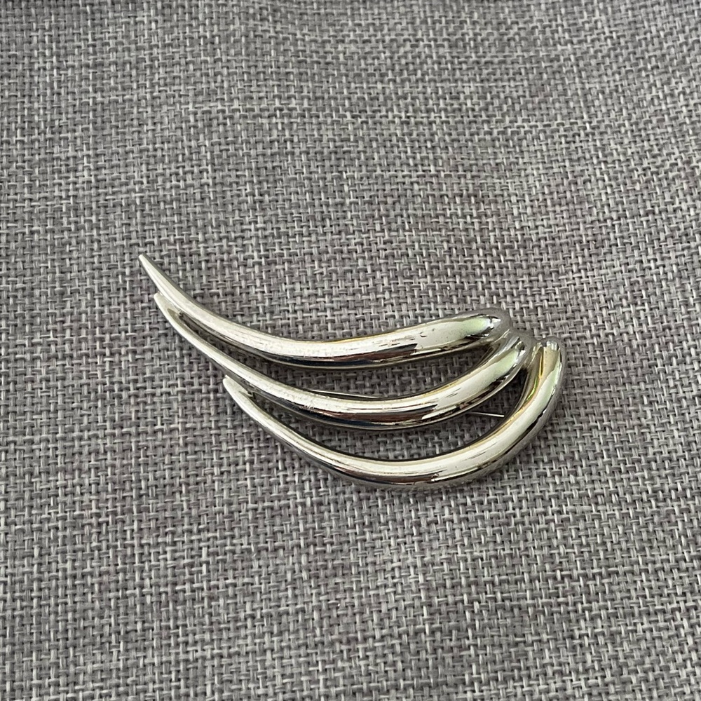 Vintage-Inspired Silver Tone Abstract Swirl Brooch